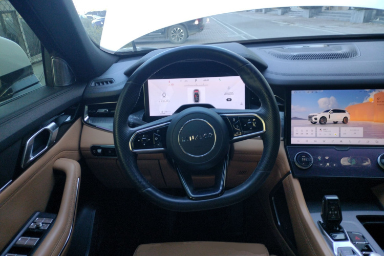 领克09 EM-P 2023款 2.0TD EM-P 远航版PM 七座中控内饰13