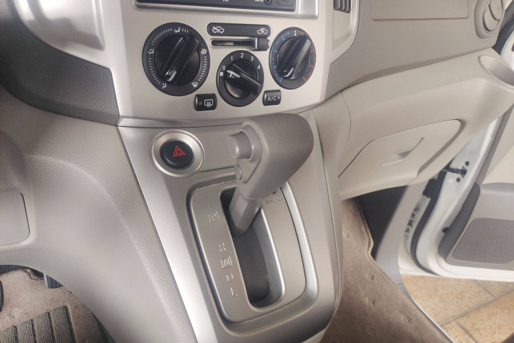 日产NV200 2016款 改款 1.6L CVT尊享型局部细节18