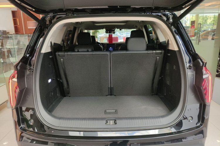 红旗HS7 PHEV 2024款 2.0T PHEV 四驱旗畅版 6座机舱底盘23