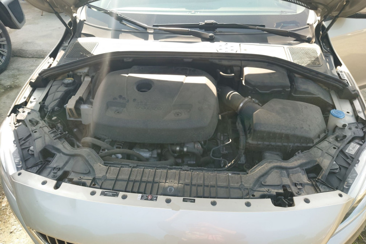 沃尔沃S60 2019款 S60L 改款 T5 智进进阶版机舱底盘24