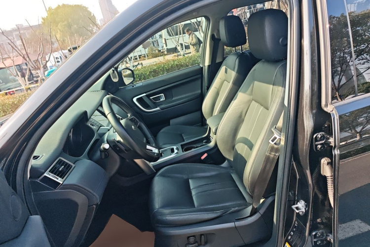 路虎 发现神行 2017款 2.0T SE局部细节19