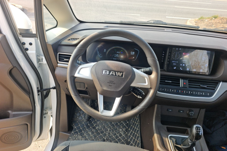 BAW北汽制造 锐胜王牌M7 2023款 1.6L 标轴创富型 7座中控内饰13