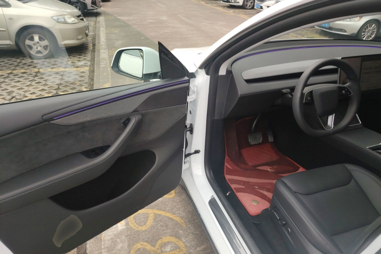 特斯拉 Model Y 2025款 改款 长续航全轮驱动版中控内饰7003