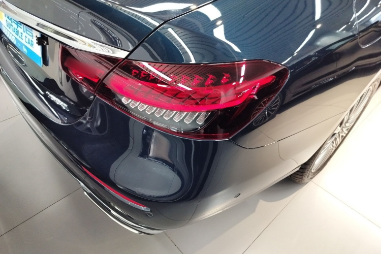 奔驰E级 2022款 改款 E 300 L 豪华型车身外观9