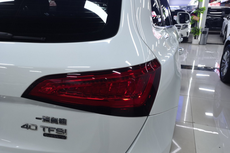 奥迪Q5 2016款 40 TFSI 进取型车身外观9