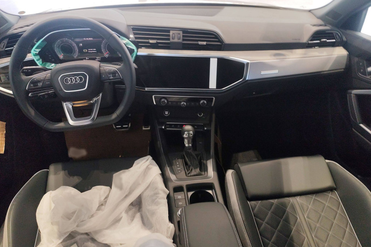 奥迪Q3 2025款 quattro 45周年典藏版 40TFSI 时尚动感型中控内饰7003