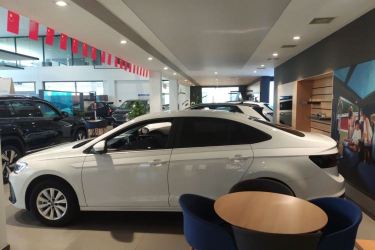 大众 朗逸 2023款 新锐 1.5L 自动新逸版车身外观4