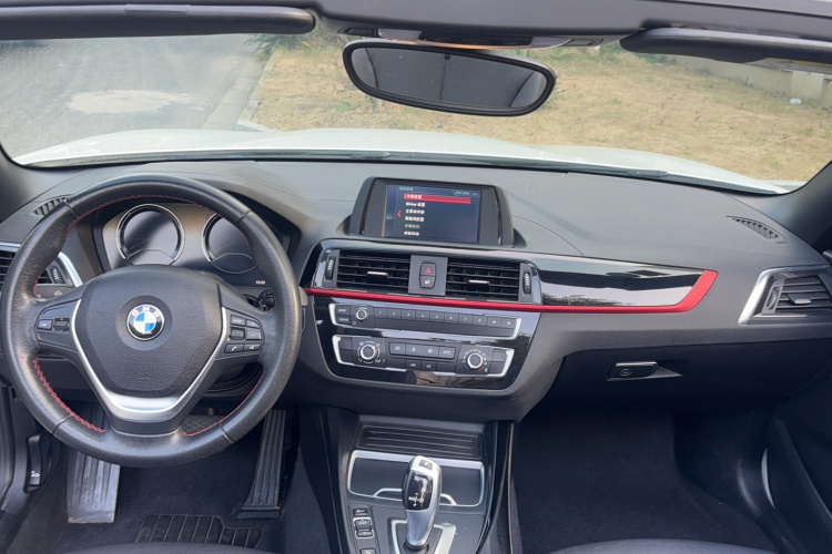 宝马2系(进口) 2018款 220i 敞篷轿跑车 运动设计套装中控内饰7010