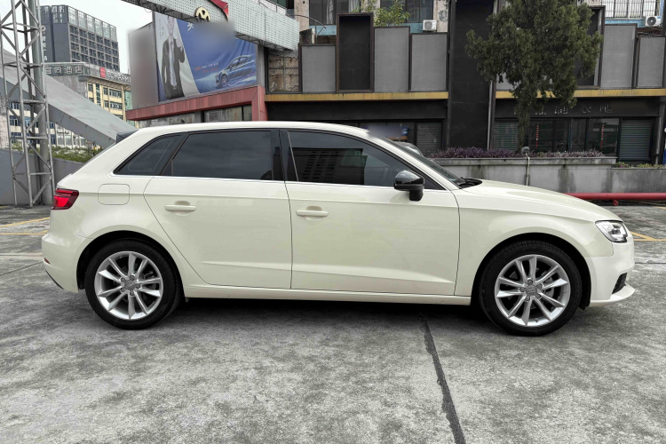 奥迪A3 2018款 30周年年型 Sportback 35 TFSI 进取型车身外观6010