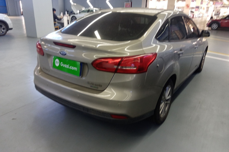 福特 福克斯 2015款 三厢 EcoBoost 125 自动超能风尚型车身外观7