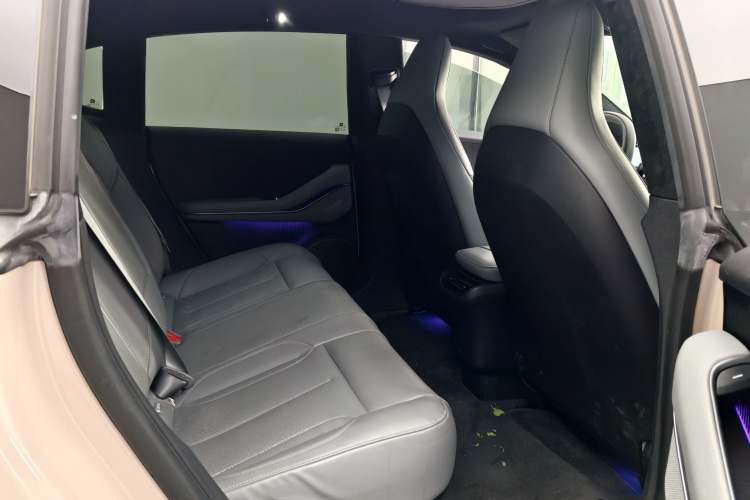 蔚来ET5 2022款 75kWh中控内饰7003