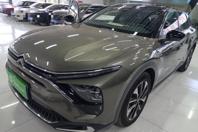 雪铁龙 凡尔赛C5 X 2023款 1.6T 势不凡车身外观1