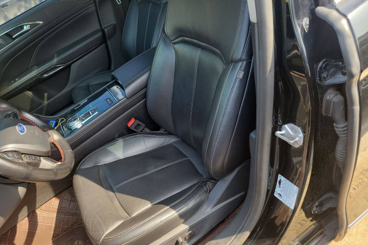 福特 金牛座 2017款 改款 EcoBoost 245 时尚型局部细节19