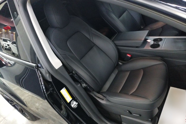 特斯拉 Model Y 2021款 标准续航后驱版局部细节41