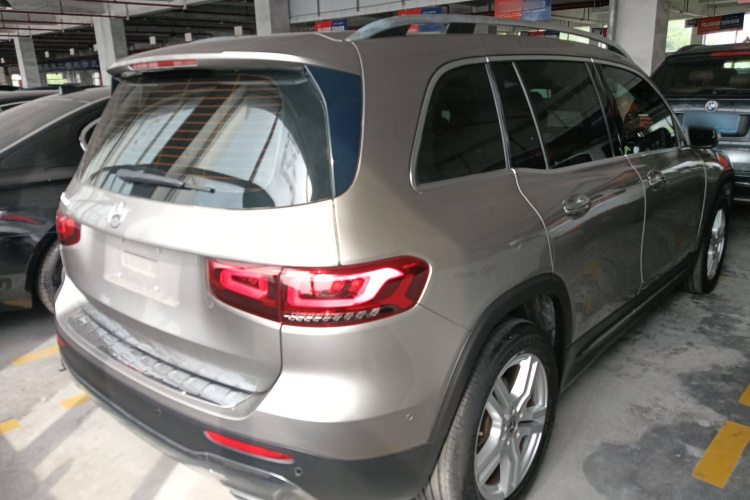 奔驰GLB 2020款 改款 GLB 200 动感型车身外观7