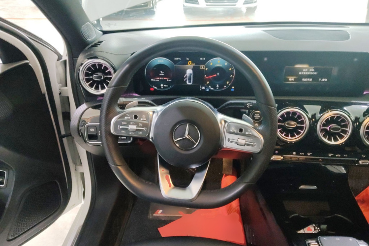 奔驰A级 2022款 改款 A 200 L 运动轿车时尚型中控内饰13