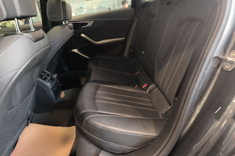 奥迪A4L 2023款 40 TFSI 豪华动感型中控内饰7004