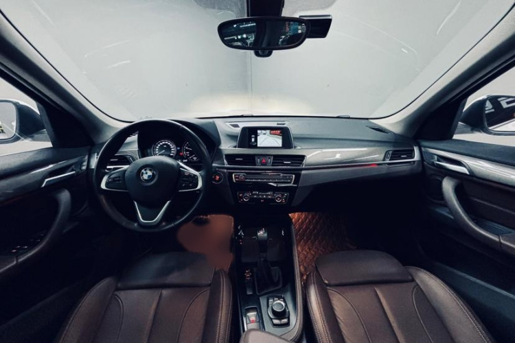 宝马X1 2019款 sDrive18Li 尊享型中控内饰7001