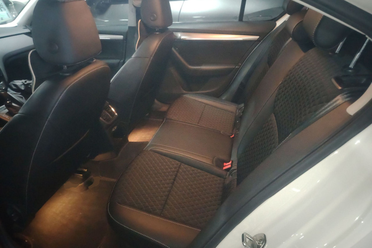 斯柯达 明锐 2018款 1.6L 自动豪华版中控内饰7004