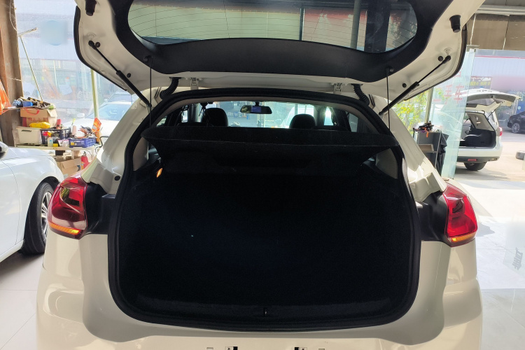 雪铁龙C3-XR 2015款 1.6L 自动先锋型机舱底盘23