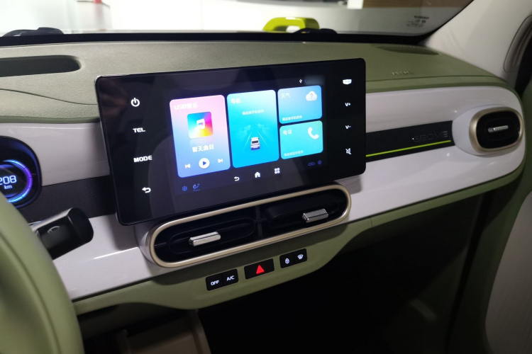 吉利银河 2025款 210km 熊猫骑士中控内饰12