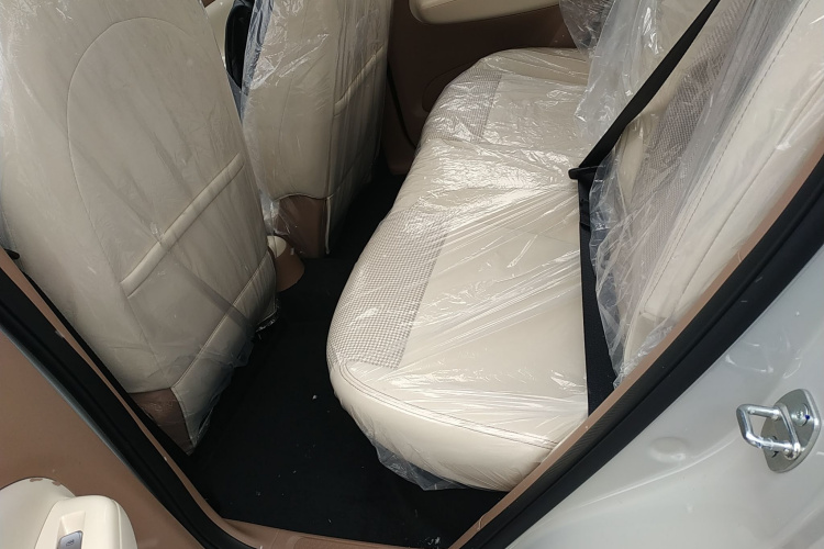 五菱汽车 宏光MINIEV 2025款 四门版 进阶款中控内饰7004