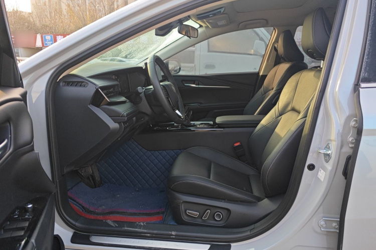 丰田 凯美瑞 2024款  双擎 2.0HG 尊贵版局部细节19