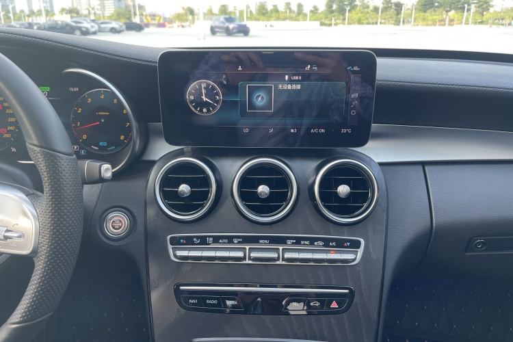 奔驰C级 2021款 C 260 L 运动版中控内饰7010