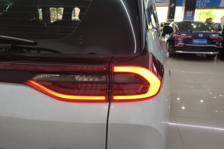 广汽传祺 传祺M6 2023款 PRO 270T DCT豪华版车身外观9