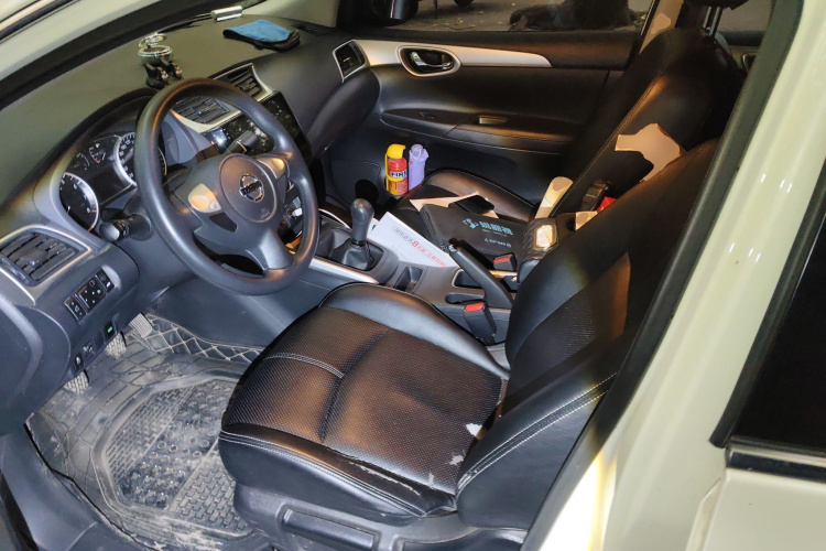 日产 轩逸 2019款 经典 1.6XE 手动舒适版中控内饰19