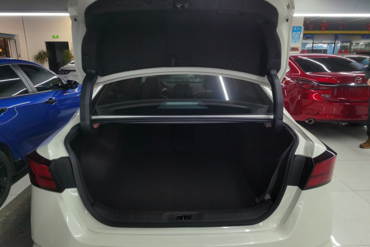 日产 天籁 2021款 2.0T XL Upper AD1 智享领航版机舱底盘23