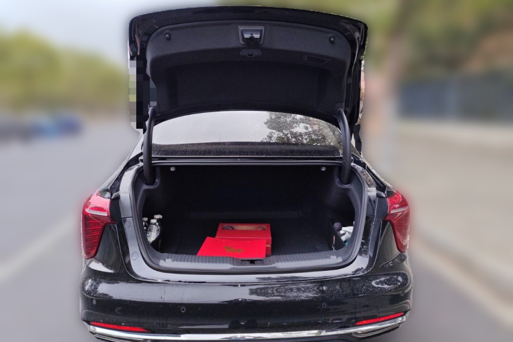 红旗H5 2025款 2.0T 自动旗畅版中控内饰23