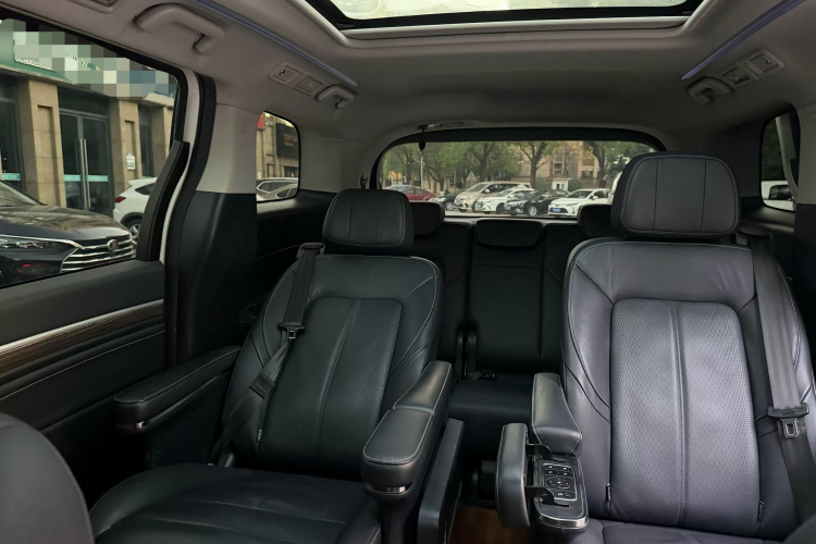 广汽传祺 传祺M8 2021款 领秀系列 390T 至尊版中控内饰7002