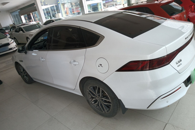 比亚迪 秦PLUS 2021款 DM-i 55KM 旗舰型车身外观4