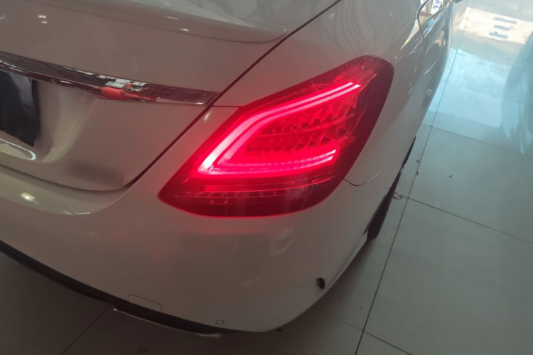 奔驰C级 2021款 C 260 星耀臻藏版车身外观9