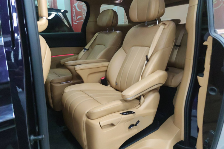 岚图汽车 岚图梦想家 2022款 低碳版 想+智驾包中控内饰7004