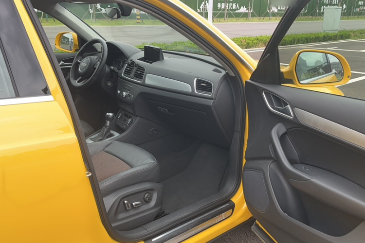 奥迪Q3 2018款 30周年年型 30 TFSI 时尚型中控内饰7008