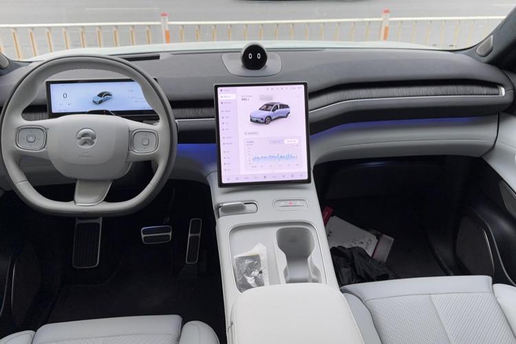 蔚来EC7 2023款 75kWh中控内饰7003