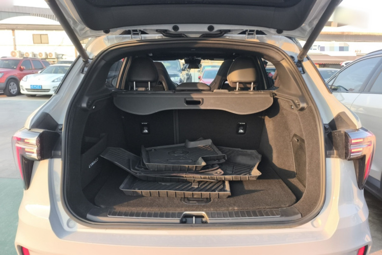 领克01 2023款 1.5TD EM-F PM机舱底盘23