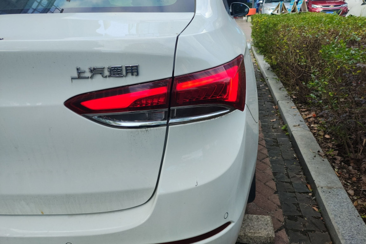 别克 英朗 2018款 15T 手动精英型 国V车身外观9