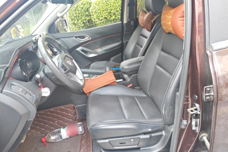 江铃 驭胜S350 2016款 2.0T 自动两驱汽油豪华天窗版7座中控内饰19