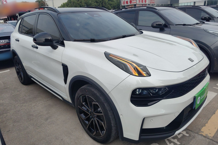 领克01 2023款 1.5TD EM-F 晨曦车身外观3