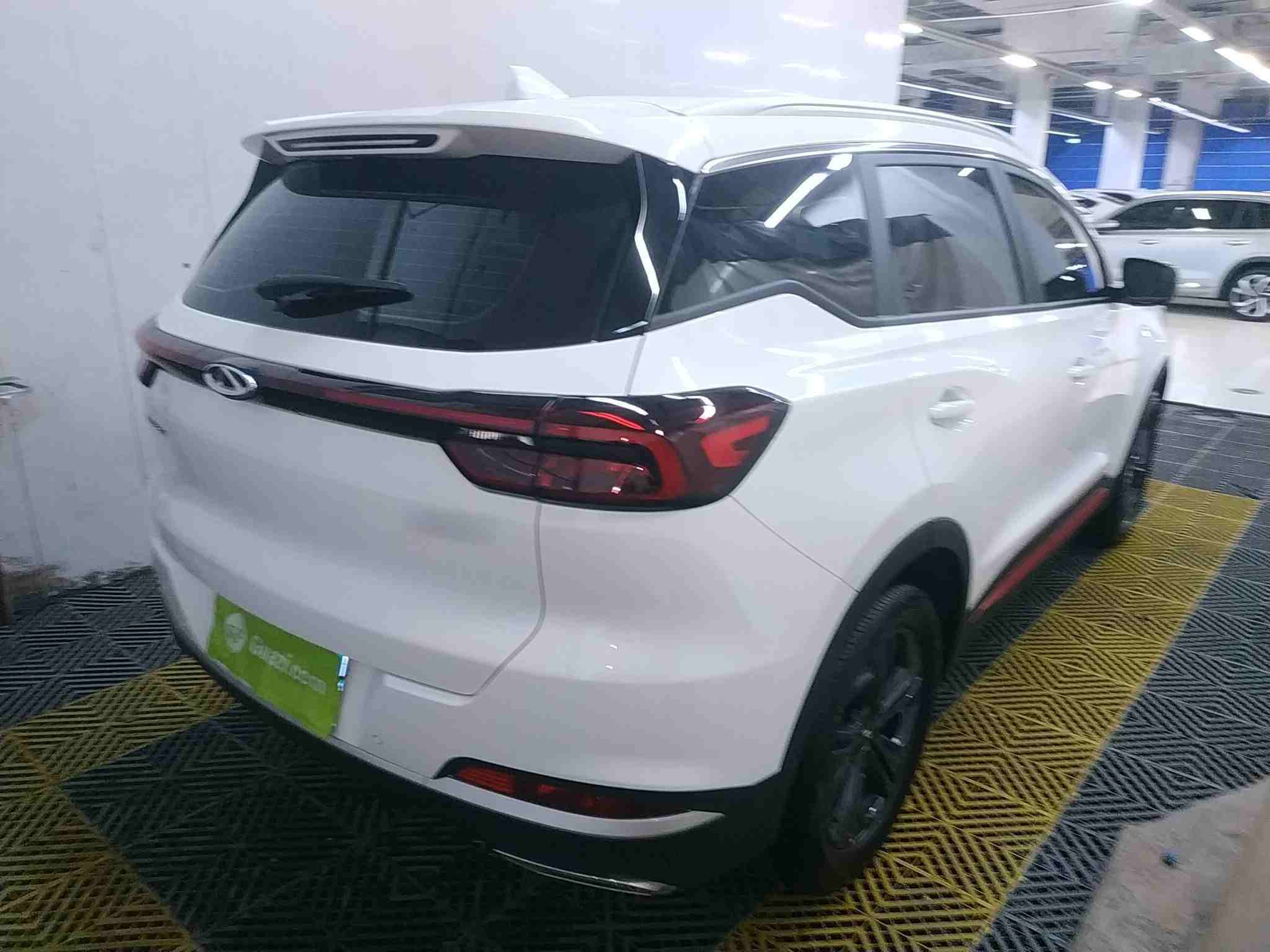 车辆右后45度外观展示