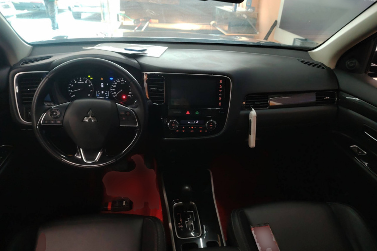 三菱 欧蓝德 2019款 2.0L 两驱畅享版 5座 国VI中控内饰12