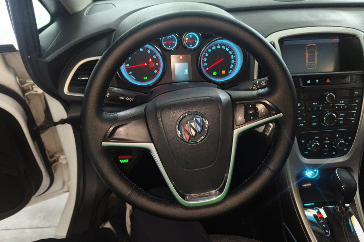 别克 英朗 2014款 XT 1.6L 自动时尚版中控内饰13