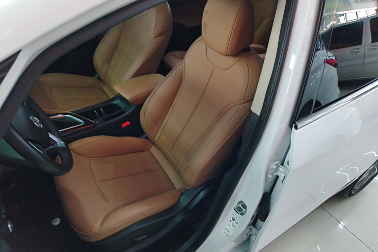 别克GL6 2021款 323T 轻混动互联豪华型中控内饰19