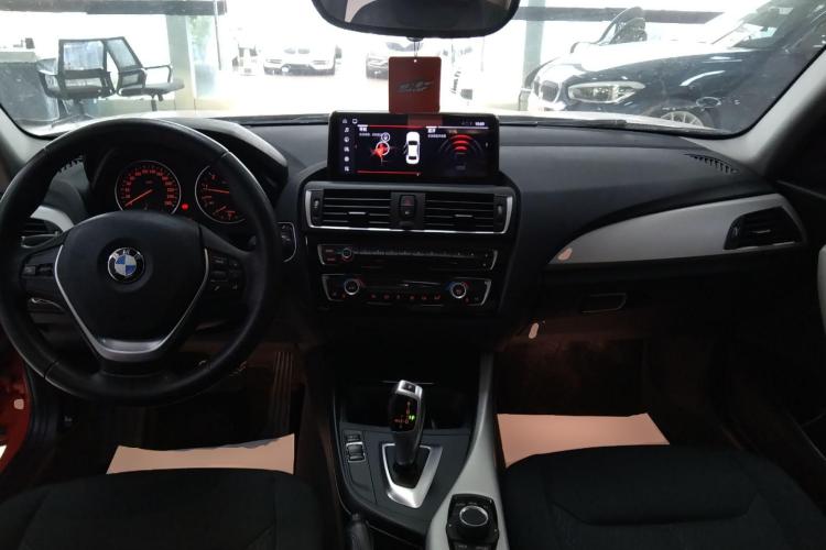 宝马1系(进口) 2016款 120i 领先型中控内饰12