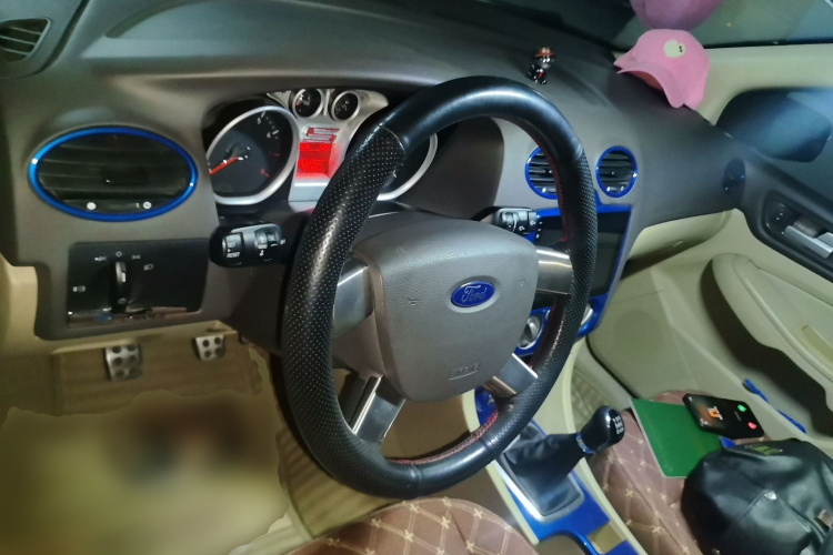 福特 福克斯 2013款 三厢经典 1.8L 手动百万纪念版中控内饰12