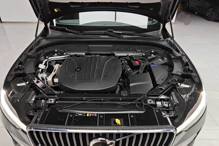 沃尔沃XC60 2024款 B5 四驱智远豪华版机舱底盘24