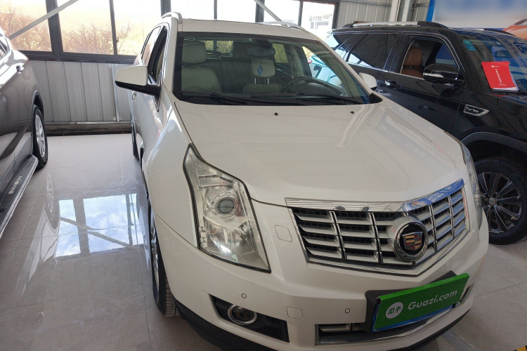 凯迪拉克SRX 2015款 3.0L 精英型车身外观2